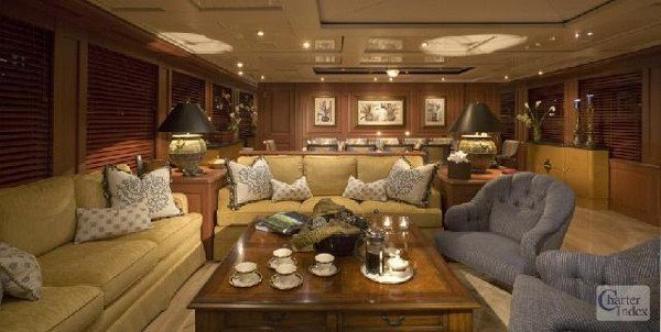 yacht charter salon